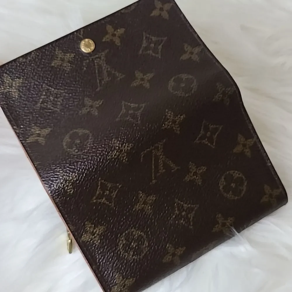 💯 Authentic Louis Vuitton Short Wallet 🍀